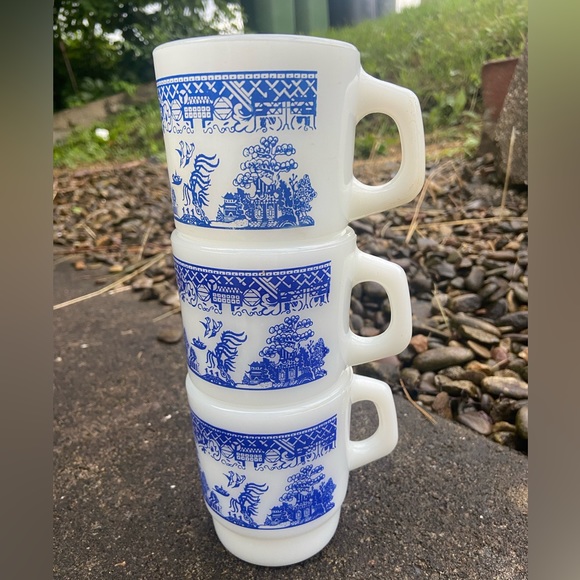 Vintage Anchor Hocking Blue Willow Fire-King stacking mugs - Set of 3 - Picture 4 of 5
